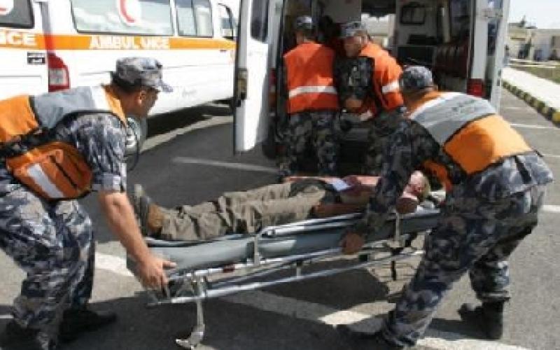 وفاتان في حادث سير وثالثة في انهيار جدار 