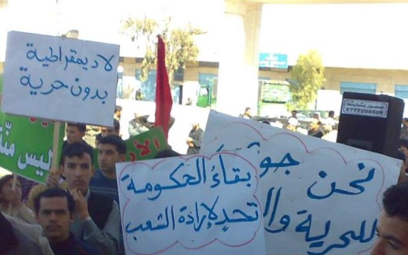 حراك معان: التفاف أمني عرقل فعاليتهم في جمعة "الشعب مصدر السلطات"