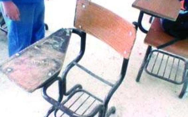 ذبحتونا تطالب بمساءلة مدير مدرسة رفض توفير مقاعد للطلبة 