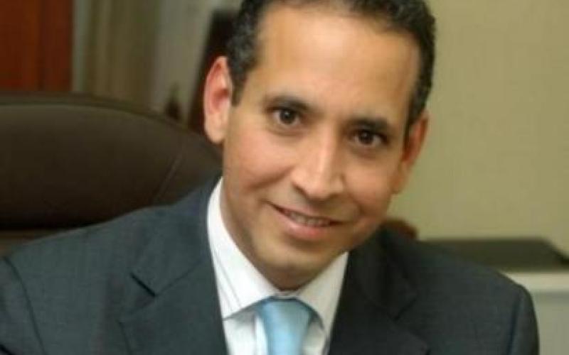 محافظ البنك المركزي يستقيل بعد ضغوط من جهات عليا