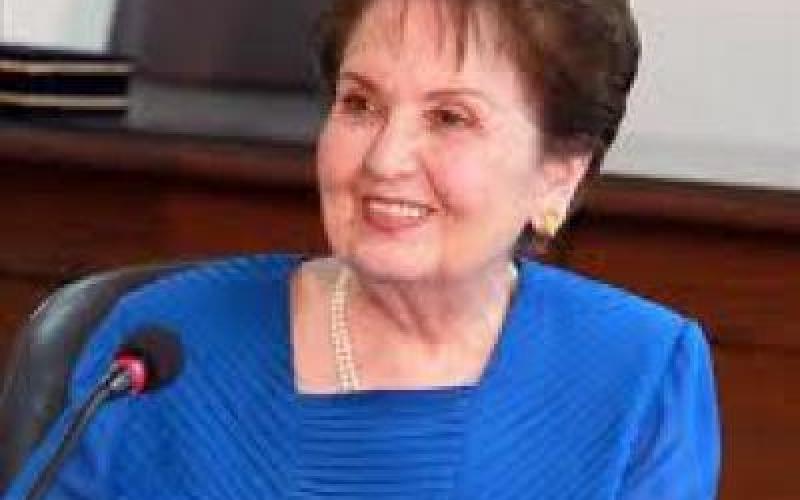 صوت..شرف تتمسك بالاستقالة وتدعو نجلها لبيان أسباب استقالته من البنك المركزي