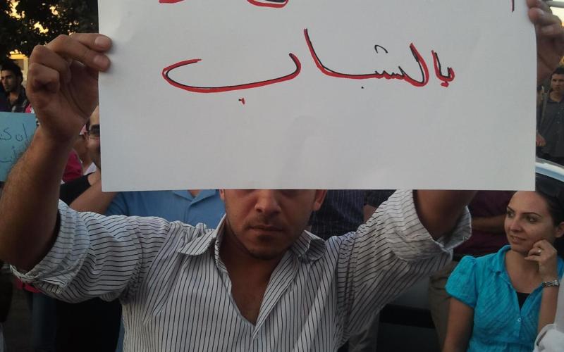 شاهد.. شباب يدافعون عن "مماعيط الذنب" من على شرفات النواب 