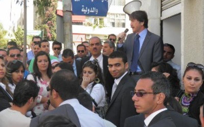 العمل تؤكد قانونية إضراب العاملين في HSBC والإضراب يتواصل