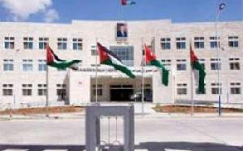 التحقيق مع طبيب في مستشفى البقعة أراد تأديب مريض "بفحص شرجي"