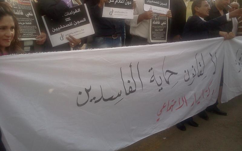 قانونيون: الغرامة الباهظة تعني السجن لصحفي لا يملك المبلغ