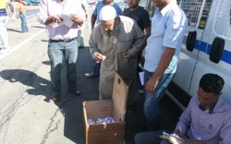 الأمانة توزع 200 بسطة لأصحاب سوق المقابلين القديم