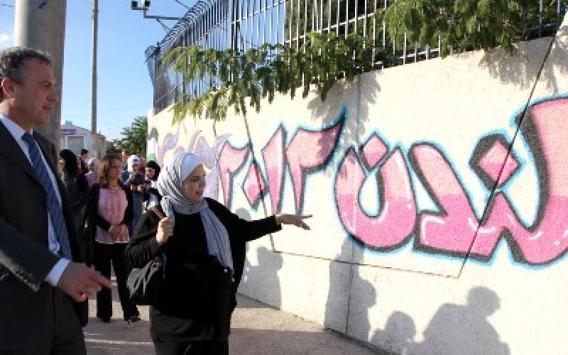 فريزر: بريطانيا تدعم الإصلاح دون تدخل بالشؤون الداخلية