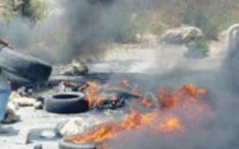 إحراق إطارات على خلفية حادثة قتل وإحراق محلات في القصر