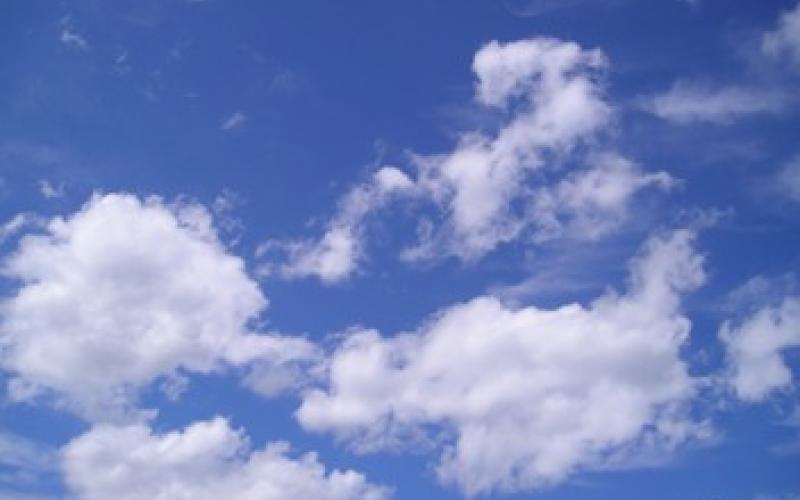 موجة دافئة في مقدمة منخفض جوي الاثنين