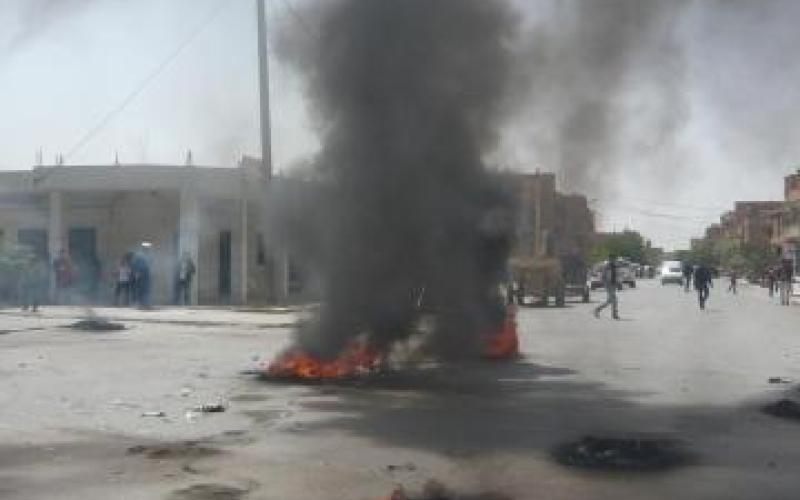 الاحتجاجات على البلديات تتوسع والأمن غائب 