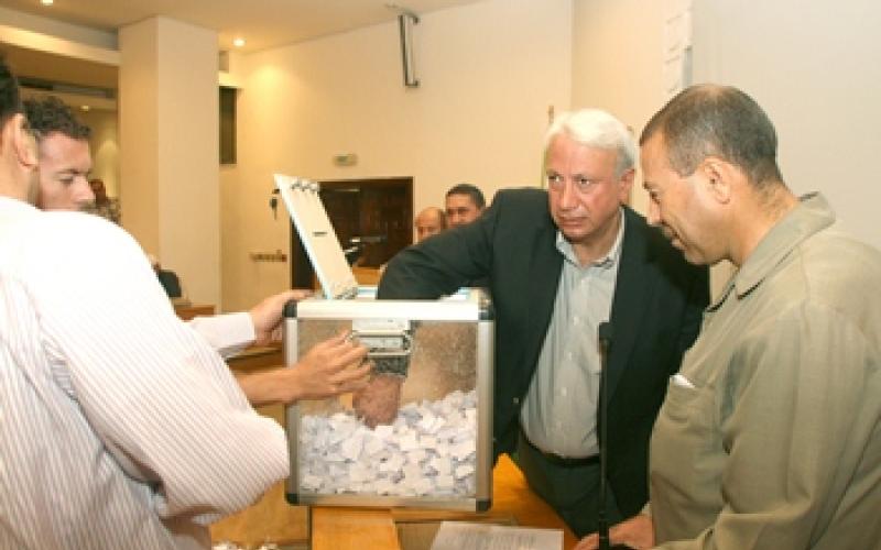 الامانة تجري قرعة الحج لموظفيها