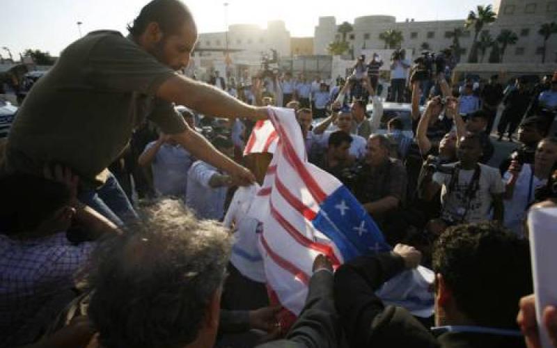 اعتصام أمام السفارة الأميركية " لا للنهج الليبرالي و الخصخصة"