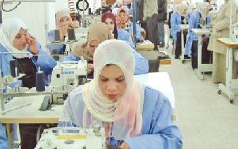 شركة الأزياء العملية تفصل 400 عاملا