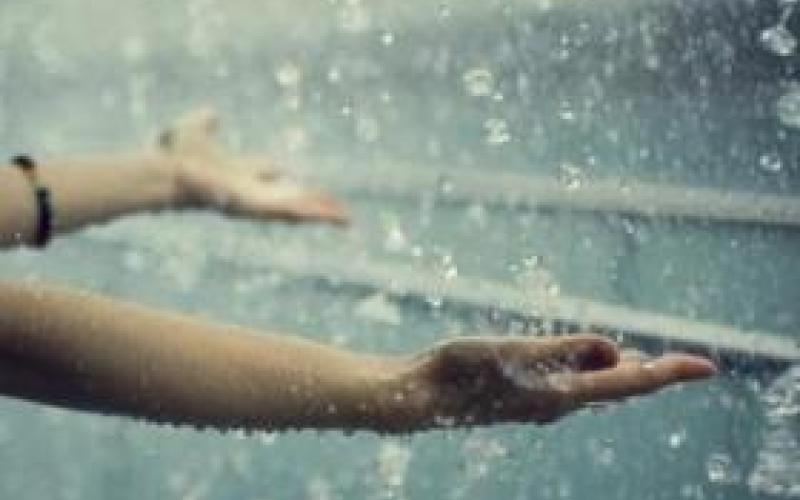 توقع زخات متفرقة من الأمطار الأربعاء