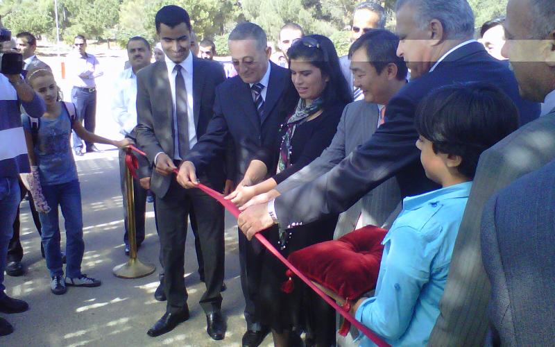 تدشين اول محطة شحن للسيارات تعمل بالطاقة الشمسية