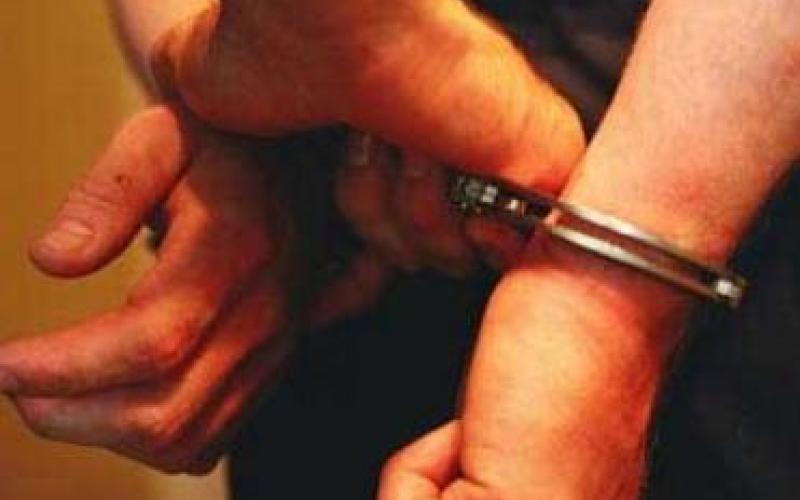 القبض على مشبوه أمتهن تزوير الوثائق الرسمية