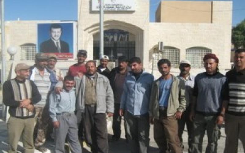 لليوم الثالث.. استمرار توقف عمال مياومة "أشغال الطفيلة" عن العمل