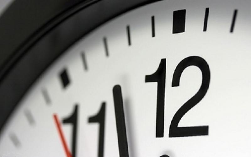 بدء العمل بالتوقيت الشتوي الجمعة