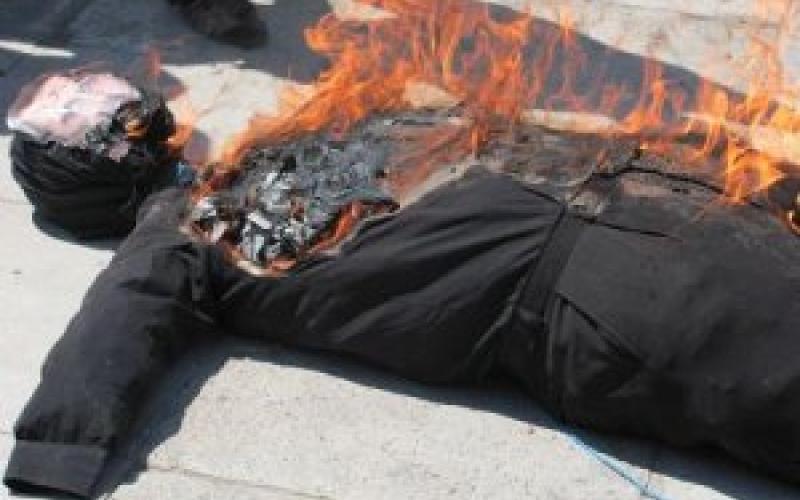 اعتصام أمام السفارة السورية” الجامعة العربية امتعاضكم يقتلنا”