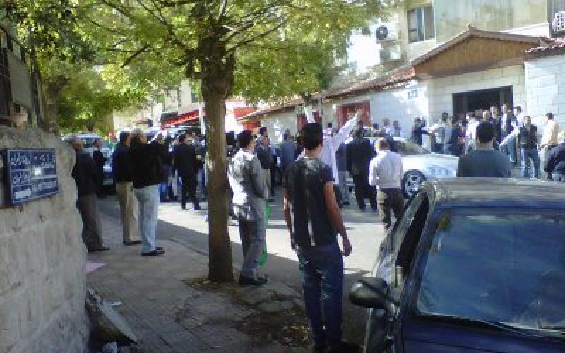 عراك بالأيدي يخلف إصابة أمام مكتبي الجزيرة والعربية