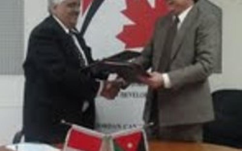 تمويل كندي لدعم برنامج إذاعي حول حقوق المرأة العاملة