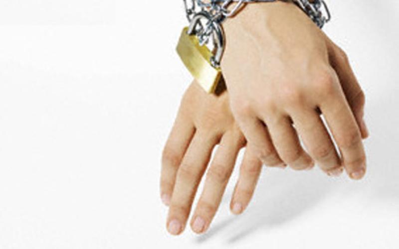 عثرات قانونية تعيق إنصاف ضحايا الاستغلال الجنسي في جريمة الاتجار بالبشر