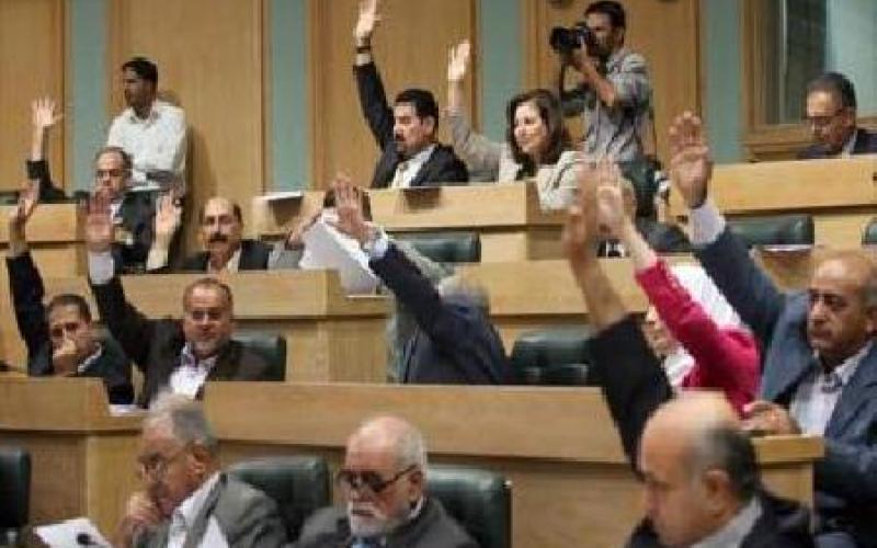 فيديو:النواب يهدد بوقف الثقة إذا لم تبث كلماتهم على التلفزيون