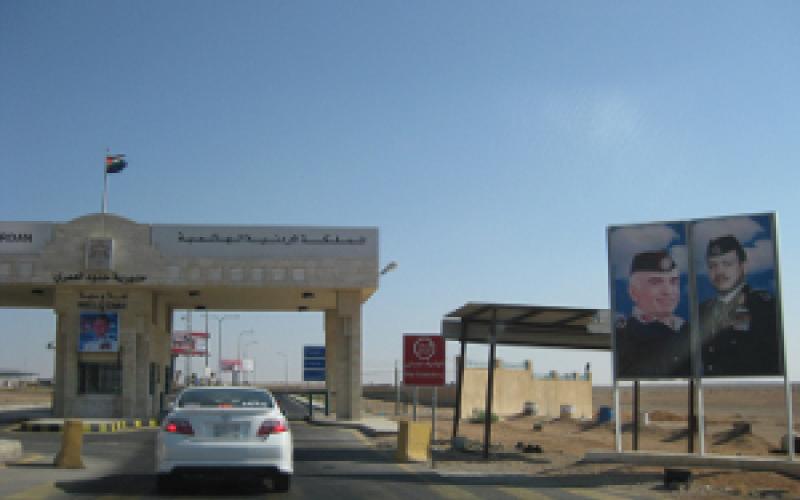 الجمارك تحبط تهريب ريالات وذهب