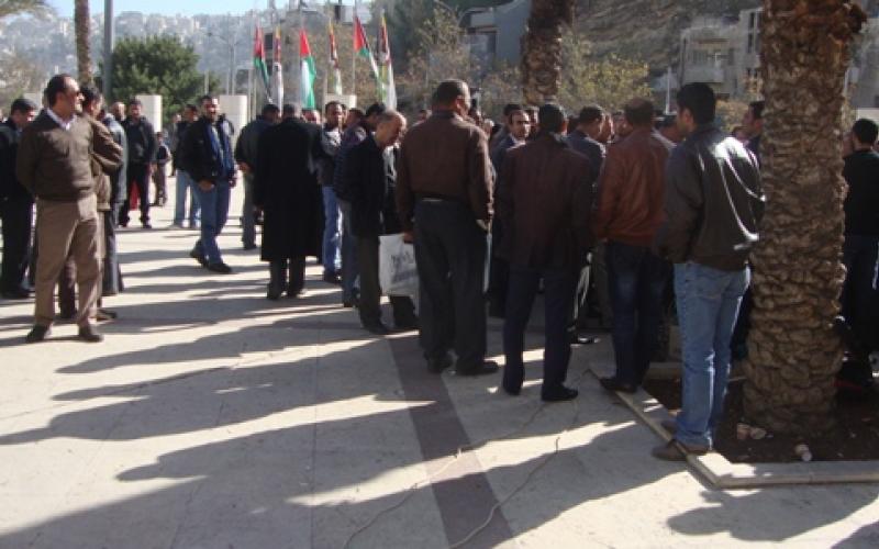 اعتصام لموظفي الأمانة وتحذير من إضراب عام