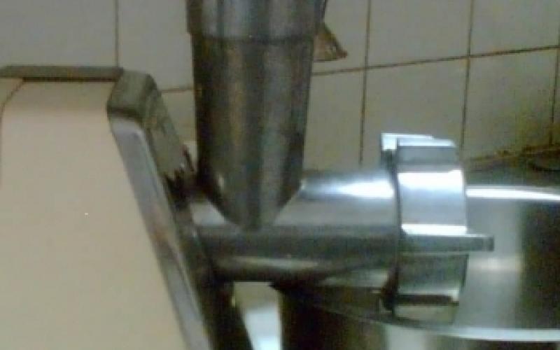  مادبا: مطحنة فلافل تتسبب ببتر أصابع شاب