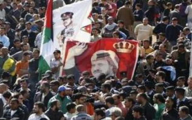 مسيرة “تأييد وانتماء” في المفرق ومطالب بإغلاق مكاتب الإسلاميين