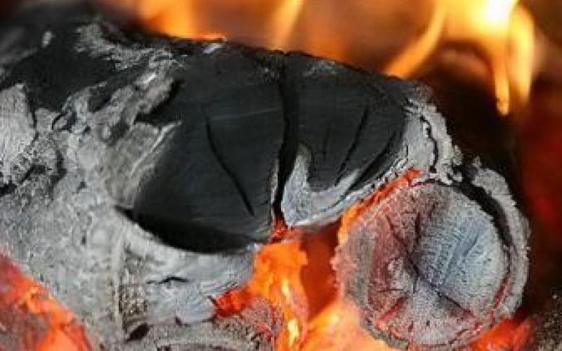 مدفأة حطب تصيب 8 أشخاص بضيق تنفس