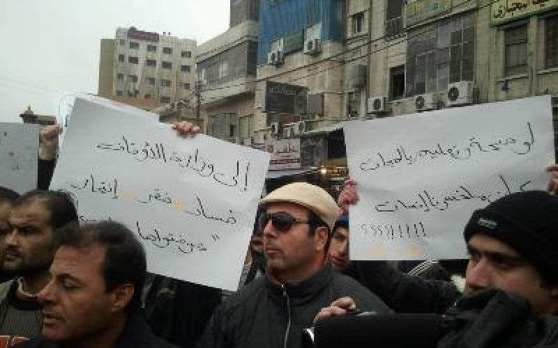 اعتصام الحسيني: الفساد يحرق أبناءنا.. واعتداء على المشاركين
