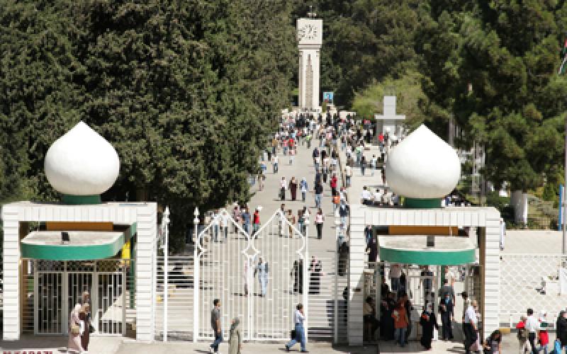 وفقة تضامنية مع رئيس الجامعة الاردنية