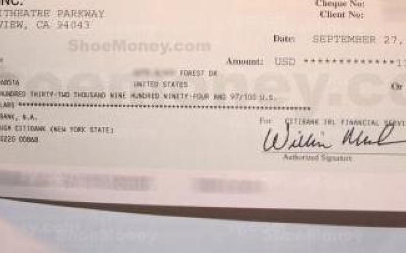 حكاية وزير ينتظر الشيك