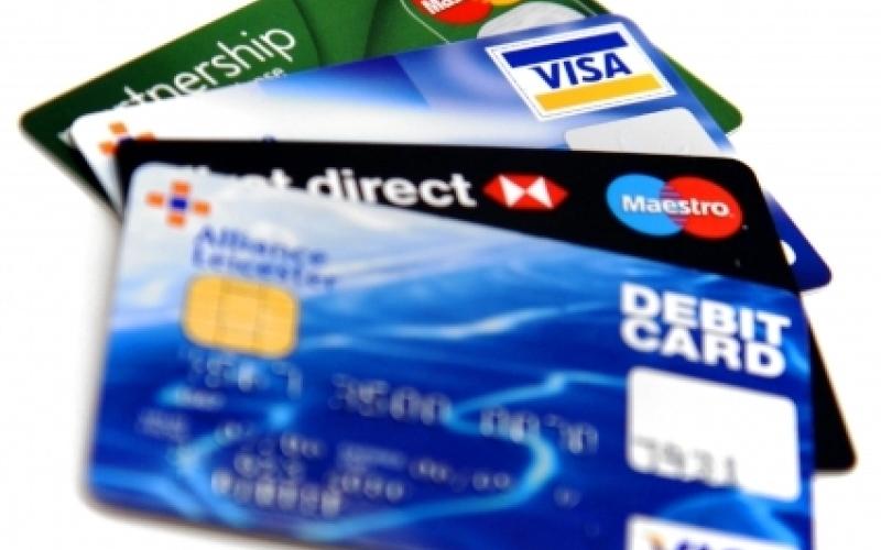 القبض على 3 أشخاص سحبوا مبلغ مليون ونصف بواسطة بطاقات ائتمانية