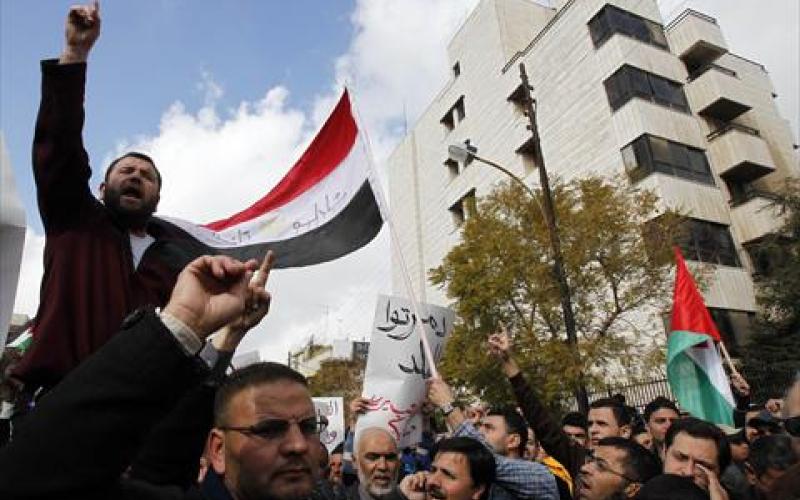 اعتصام امام السفارة المصري في ذكرى سقوط مبارك