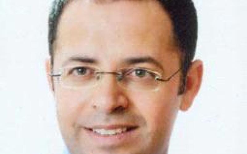 الرأي توقف البراري عن الكتابة لتأييده الملكية الدستورية