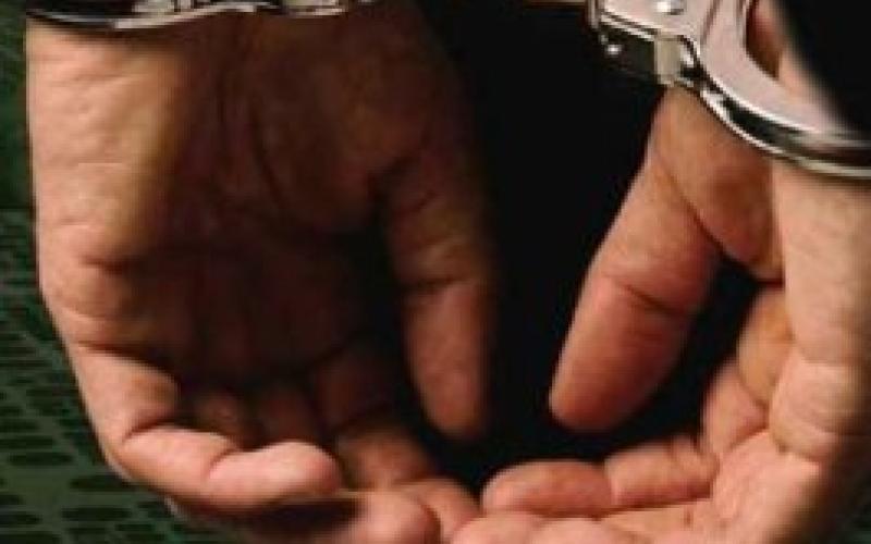القبض على مجموعة مختصة بالسرقة قامت بـ43 جريمة