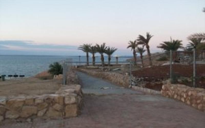 موظفو شاطئ عمان يعتصمون احتجاجا على سوء أوضاعهم