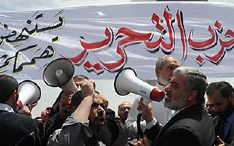الإسلاميون يجمعون تبرعات.. والتحريريون يعتصمون نصرة لأهل الشام