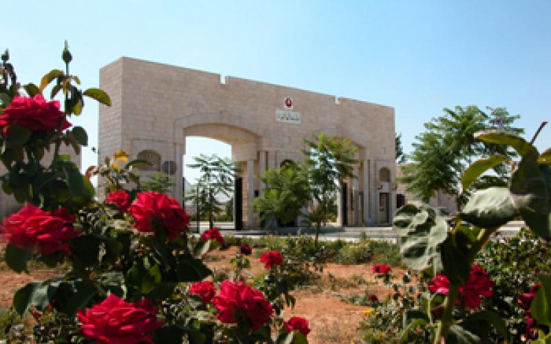مشاجرة بين طالبات الهاشمية