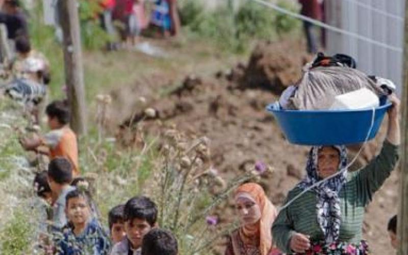إنشاء تجمعات سكانية للسوريين في الرمثا.. ودعم المسلحين