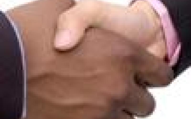 إللي يشدّوا على إيديه 