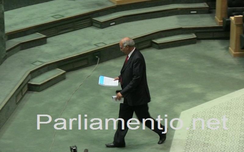 النواب يرفض تخفيض سن العضو المؤسس للحزب لـ18 عاما