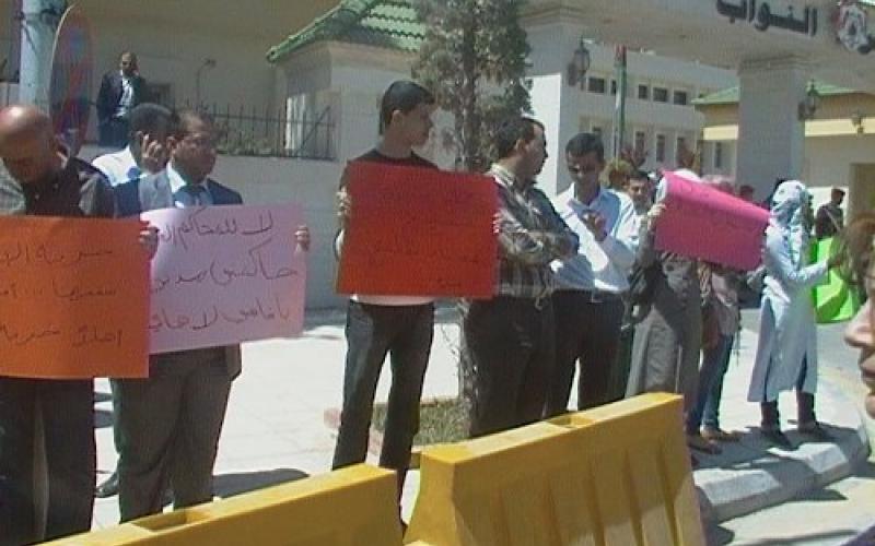 صحفيون أمام النواب تضامنا مع المحتسب