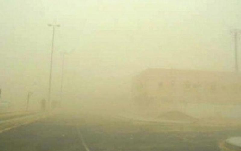 أجواء مغبرة وأمطار متفرقة
