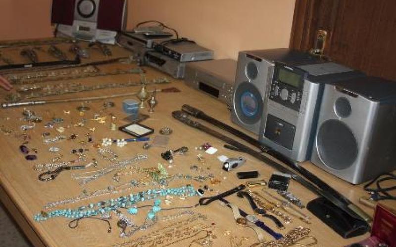 القبض على مجموعة مختصة بسرقة المنازل