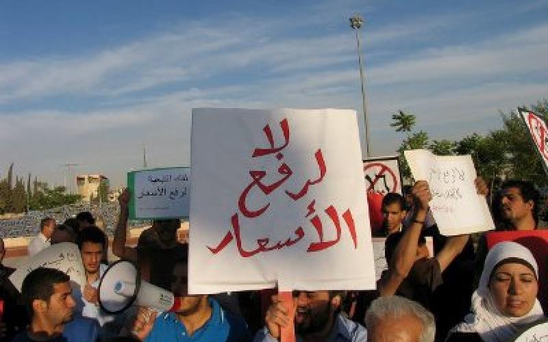 معتصمون أمام الرئاسة: ارفع أسعار البنزين واحمي كل الفاسدين