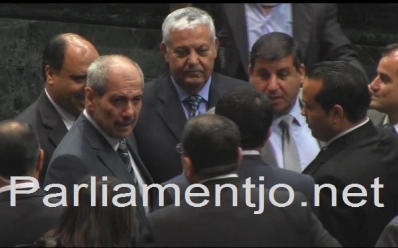 فيديو: الطراونة يفوز بثقة 75 نائباً و31 يحجبون